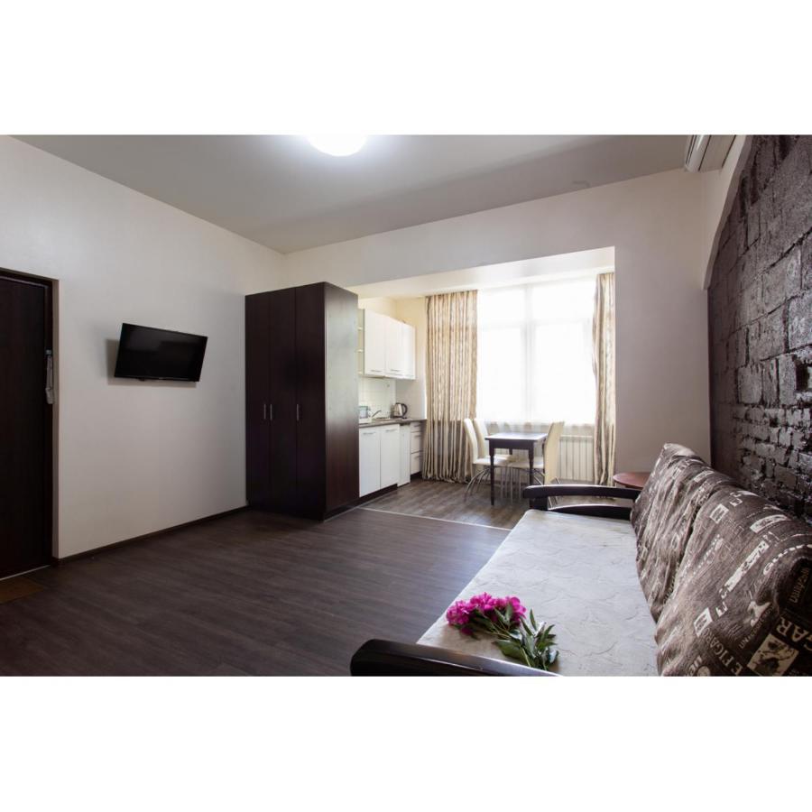 Studio Apartments In The City Center Kharkiv Exterior photo
