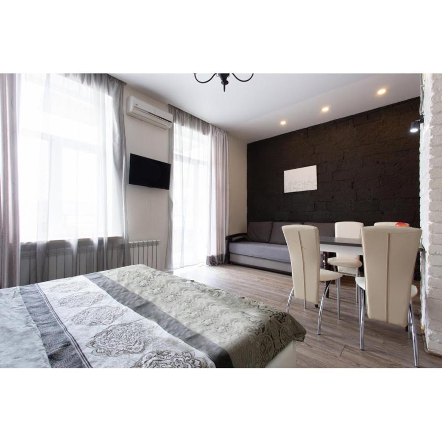 Studio Apartments In The City Center Kharkiv Exterior photo